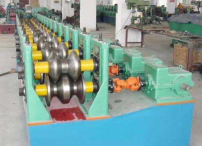 highway guardrail roll forming machine